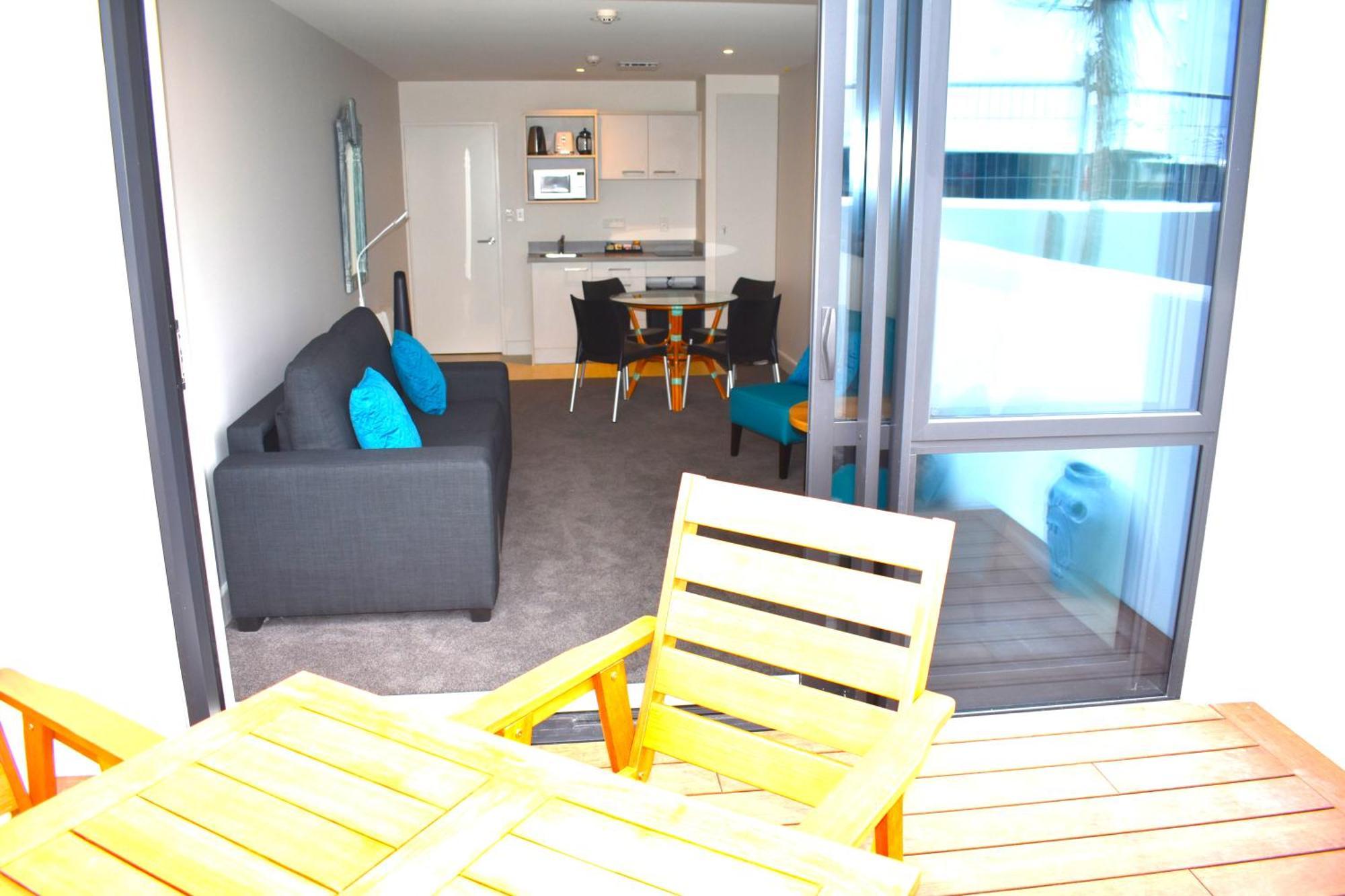 6 On Adams Aparthotel Mount Maunganui Exterior photo